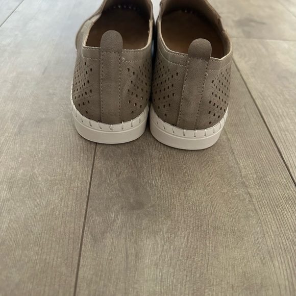 New Easy Street Women's Fresh Slip-On Sneaker Natural size 9 - Picture 13 of 16